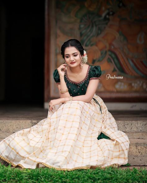 Pattu Pavadai Photo Poses, Onam Poses In Pattupavada, Onam Skirt And Top Poses, Parkar Polka For Women, Set Pavada And Blouse, Pattupavada For Women, Onam Dress Ideas, Parkar Polka, Onam Photoshoot