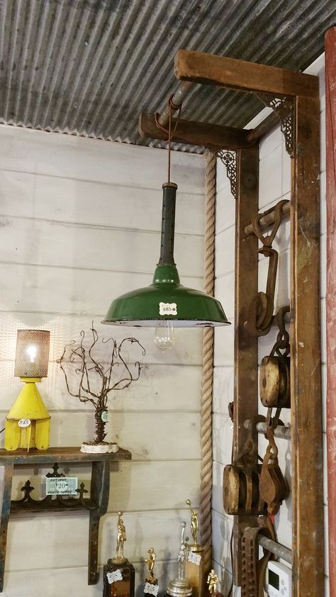 Modified ladder light hanger - a great way to shed some light on an otherwise dark spot in the room. repurposed ladder, creative lighting, uses for old ladders Upcycling Furniture Ideas, Old Ladders Repurposed, Wooden Ladder Ideas, Ladder With Lights, Old Ladder Decor, Old Ladder Ideas, Repurposed Ladders, Antique Ladder, Old Wooden Ladders