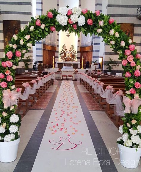 Church Wedding Decorations Aisle, Simple Church Wedding, Wedding Church Decor, Quince Decorations, Wedding Entrance Decor, Church Wedding Decorations, Wedding Backdrop Design, Beautiful Wedding Decorations, Church Flower Arrangements