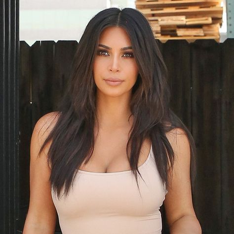 Kim Kardashian - long haircut Kim Kardashian Haircut, Kim Hair, Kim Kardashian Hair, Kardashian Hair, Blonde Hair Looks, Kim K, Mid Length Hair, Long Layered Hair, Long Hair Girl