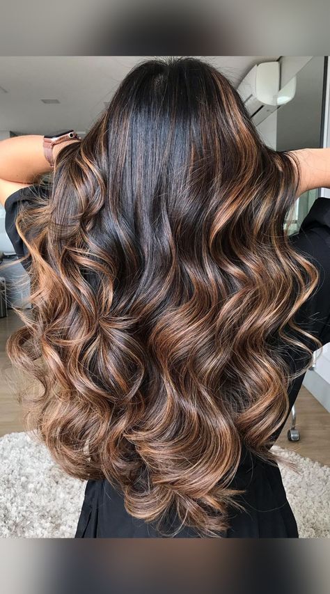 Balayage Hair Caramel, Highlights For Dark Brown Hair, Rambut Brunette, Dark Brunette Hair, Brunette Hair With Highlights, Dark Hair With Highlights, Brunette Balayage Hair, Highlights Brown Hair, Hair Shades