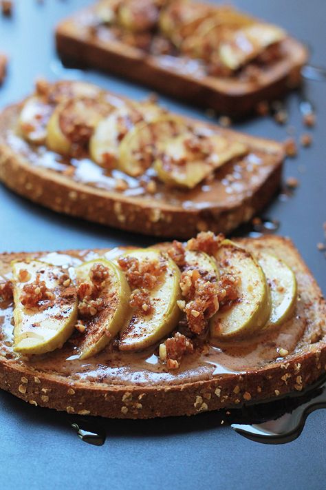 Almond Butter Drizzle, Apple Slices With Almond Butter, Almond Butter Toast Ideas, Almond Butter Toast, Apple Toast, Hot Breakfast Cereal, Cheese Toast Recipe, Healthy Toast, Fresh Breakfast