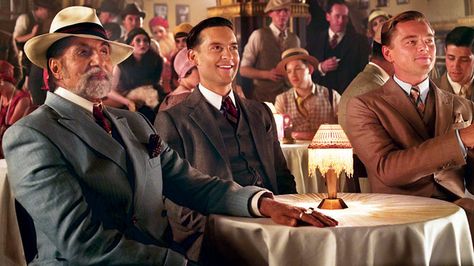 Gatsby introduces Nick to his business partner Wolfsheim who wears molars as cuff links. Great Gatsby Men, Gatsby Man, Gatsby Men, The Great Gatsby Movie, Gatsby Outfit, Gatsby Movie, The Great Gatsby 2013, Twenties Style, 1920s Mens Fashion