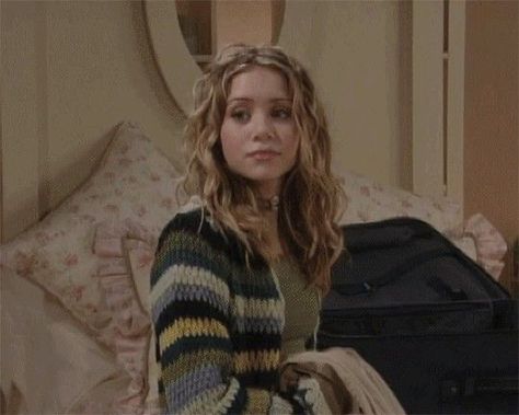 Mary Kate And Ashley Olsen 2000s, Olsen Twins Style 2000s, Mary Kate Olsen Style, Sabrina Spellman Style, Ashley Olsen Style, Vintage Fashion 50s, Olsen Twins Style, Olsen Sister, Mary Kate Ashley