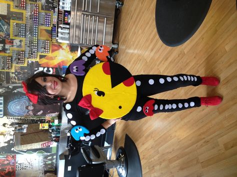 Ms Pac-Man costume Pac Man Halloween Costume, Pac Man Costume, Diy Costumes Men, Costumes Faciles, Clever Halloween Costumes, Holloween Costume, Creative Costumes, Homemade Halloween, Mens Halloween Costumes