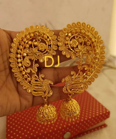 Gold Earcuffs Earrings Indian, Bengali Bride Jewelry, Kaner Dul, Bride Jewelry Gold, Denim Hacks, Punjabi Jewellery, Fashion Jewelry Necklaces Gold, Gold Jewelry Prom, Beautiful Gold Rings