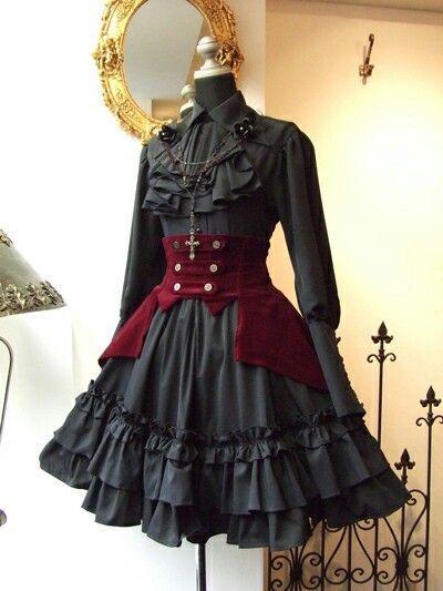 Gothic Mode, Lolita Outfits, Old Fashion Dresses, Gothic Outfits, Harajuku Fashion, Edgy Outfits, Lolita Dress, Gothic Lolita, Lolita Fashion