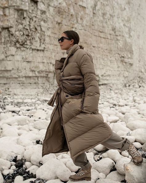 Out of Thousands of High Street Puffer Coats, These Are the 22 Most Luxe-Looking Puffer Coat Outfit, Duvet Coat, Monday Outfit, Long Puffer Jacket, Puffer Coats, Velvet Clothes, Middle Age Fashion, Down Puffer Coat, Coat Outfits