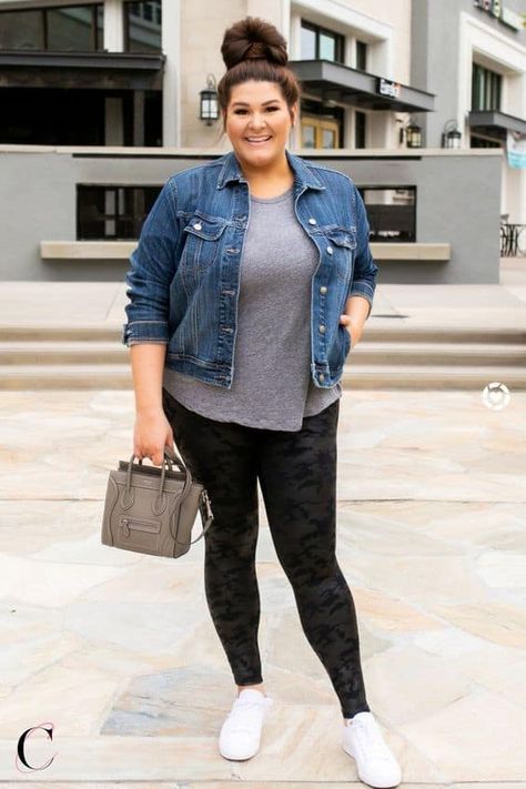 40 Casual Outfit Ideas with Leggings » Lady Decluttered Plus Size Legging Outfits, Plus Size Outfits With Sneakers, Casual Plus Size Outfits, Outfits Gorditas, Leggings Outfit Fall, Leggings Outfit Casual, Look Legging, Walking Outfits, Black Leggings Outfit