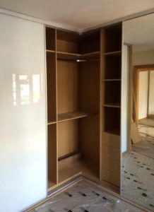 Corner Wardrobe curved hanger rod L Shaped Closet, 3 Door Wardrobe Design, Corner Wardrobe Closet, Sliding Wardrobe Designs, Sliding Door Wardrobe Designs, Custom Closet Design, Corner Wardrobe, Bedroom Cupboards, Wardrobe Door Designs