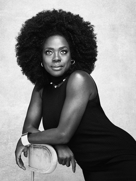 Viola Davis Black And White, Black Woman Joy, Viola Davis Aesthetic, Hbd Mom, Aesthetic Models, Thinking Pose, Black And White Thinking, Amazing Portraits, Hot Mommy