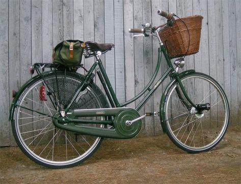 [Edited to add : There is now an updated review of this bicycle here . I suggest reading the updated version first, as it's the most complet... Bicycle Aesthetic, Dutch Bicycle, Green Bicycle, Dutch Bike, Bike With Basket, Green Bike, Bike Aesthetic, Bicycle Basket, Retro Bike