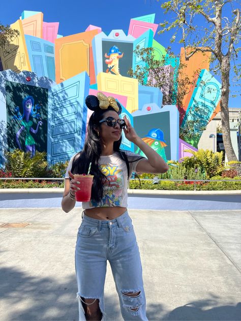 Disney Outfits Toy Story, Disney Theme Outfits Women, Disney Pixar Outfit Ideas, Mexico Lookbook, Pixar Outfits, Disneyworld 2023, Fall Disney Outfits, Casual Disney Outfits, Disney Outfits Summer