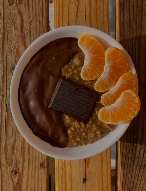 #fall #autumn #oats #porridge #chocolate #cocoa #food #aesthetic #orange #color #eat #cup #coffee #almond #milk #spreadpositivity Chocolate Orange Oatmeal, Coffee Almond Milk, Orange Oatmeal, Oats Porridge, Aesthetic Orange, Chocolate Oatmeal, Orange Decor, Oats Recipes, Chocolate Orange