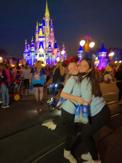 Disney Vision Board, Disney With Best Friend, Best Friend Disney Pictures, Disney With Your Best Friend, Disney Pics With Friends, Disney With Friends Aesthetic, Disney World Pictures With Friends, Disney With Friends, Disney World Pics With Friends