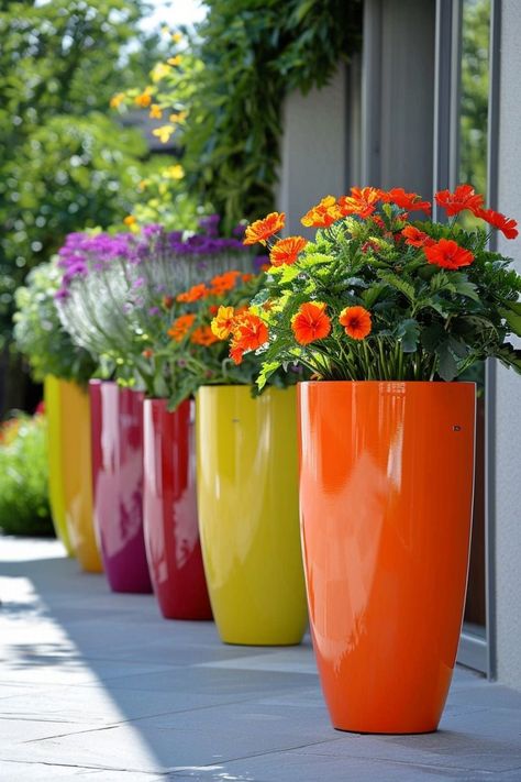 Cheap Landscaping, Patio Flower Pots, Amazing Landscaping Ideas, Garden Planter Ideas, Growing Herbs Indoors, Patio Flowers, Potted Plants Outdoor, Pretty Garden, Front Yard Garden Design