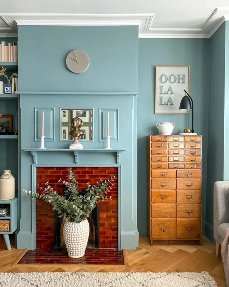 Blue Living Room Inspiration, Dining Room Colour Schemes, Oval Room Blue, Small Hall, Vintage Inspired Wall Art, Room Blue, Dining Room Colors, Living Room Update, Flat Paint