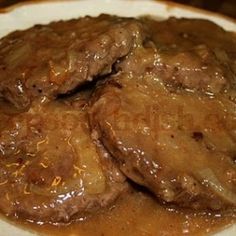 Meat And Gravy, Smothered Steak, Deer Recipes, Steak And Onions, Deep South Dish, Deer Meat Recipes, Hamburger Steak, Onion Gravy, Venison Recipes