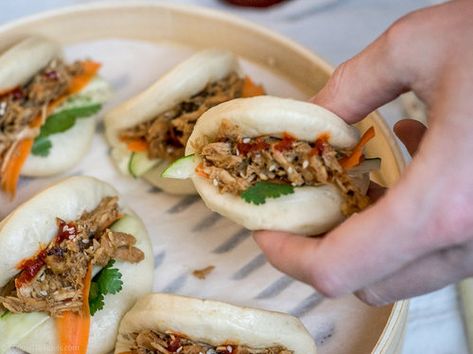 Bao Bun Recipe, Pork Bao, Steam Buns Recipe, Gua Bao, Braised Chicken Breast, Chinese Pork, Bao Buns, Pork Tacos, Bun Recipe