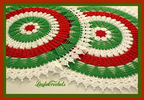 Linda Crochets: Christmas Tree Doilies Christmas Doilies, Crocheted Doilies, Christmas Crochet Patterns, Crochet Christmas, Crochet Art, Hot Pads, Crochet Doilies, Christmas Projects, Christmas Crochet