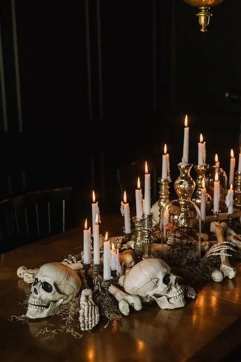 creepy and chic Halloween decor of skulls, bones, moss and candles in refined vintage candlesticks looks stylish and very elegant Halloween Games Online, Chic Halloween Decor, Halloween Chic, Herbst Bucket List, Nail Art Halloween, Table Halloween, Image Halloween, Halloween Film, Chic Halloween