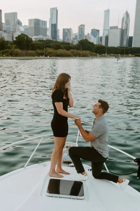 Yacht Proposal Ideas, Proposal On Boat, Boat Dock Proposal, Boat Proposal, Proposal On Dock, Row Boat Proposal, Boat Engagement Photos, Summer Proposal, Chicago Proposal