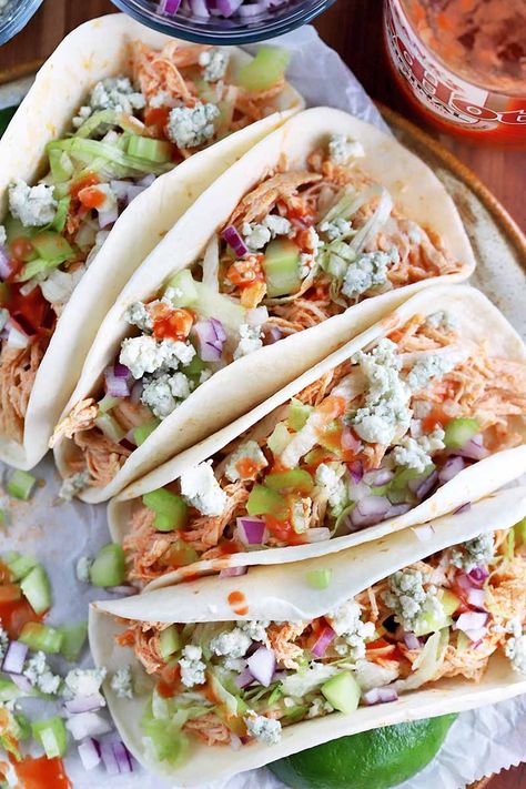 Spicy Chicken Tacos, Buffalo Chicken Tacos, Spicy Food, Homemade Tacos, Taco Recipes, Chicken Tacos, Slow Food, Taco Tuesday, Buffalo Chicken