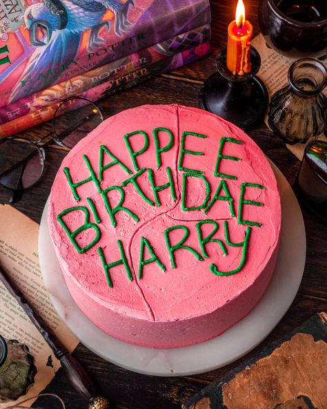 Happy Birthday Harry Cake, Dolci Harry Potter, Happy Birthday Torte, Tort Harry Potter, Kue Disney, Harry Potter Torte, Happee Birthdae Harry, Gateau Harry Potter, Harry Potter Snacks