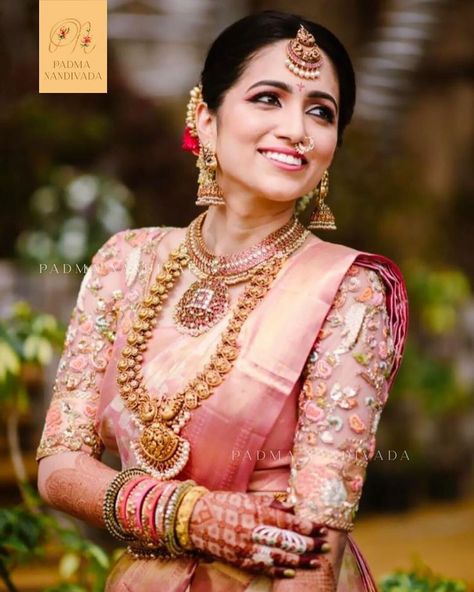 Engagement Dress For Bride, South Indian Wedding Saree, Bridal Hairstyle Indian Wedding, Bridal Sarees South Indian, Indian Bridal Sarees, Pattu Saree Blouse Designs, Saree Jewellery, Wedding Saree Collection, Indian Bride Hairstyle