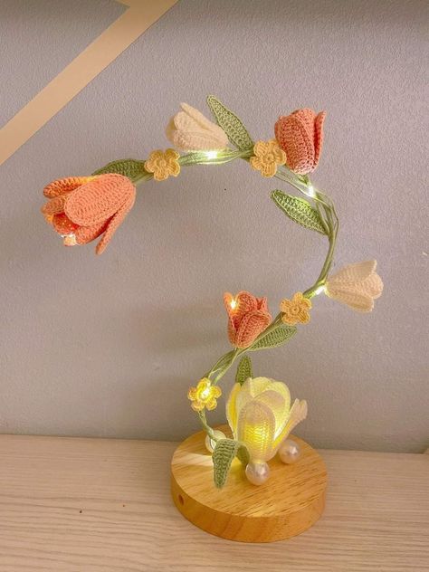 Fairy Light Crochet Flowers, Crochet With Lights, Crochet Night Light, Flower Night Light, Crochet For Desk, Crochet Desk Decor, Crochet Office Decor, Crochet Flower Lamp, Flower Lamp Diy