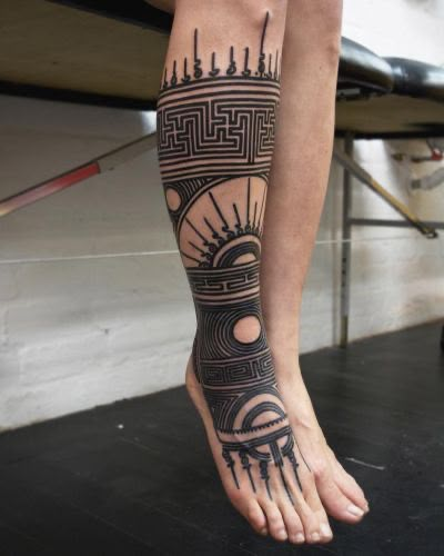 Indigenous Tattoo Ideas, Tattoo Lower Back, Foot Tattoo Ideas, Hindu Tattoos, Phoenix Tattoo Design, Muster Tattoos, 4 Tattoo, Angel Tattoo Designs, Leg Tattoo Men