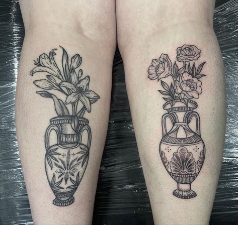 Vase With Roses Tattoo, Leg Vase Tattoo, Mexican Vase Tattoo, Greek Vase Tattoo, Flower Pot Tattoo, Tattoos Knee, Cat Kingston, Kingston Tattoo, Flower Vase Tattoo