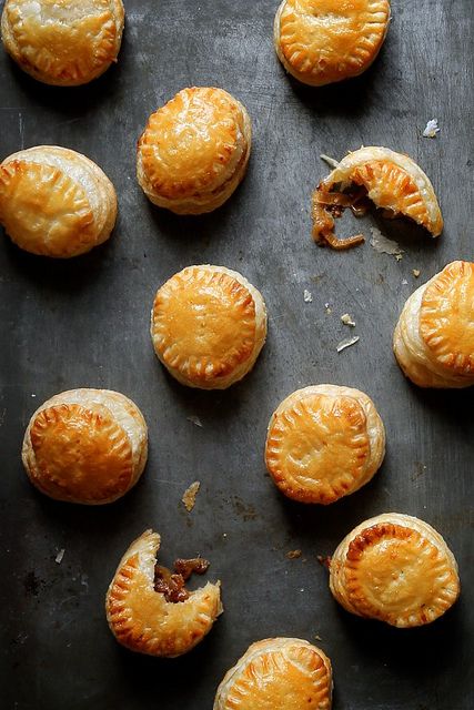 french onion pastry puffs from @joythebaker Onion Puff Pastry, Puff Pastry Bites, Pastry Bites, Pastry Puff, Joy The Baker, Puff Pastry Recipes, French Onion, Pastry Recipes, Iftar