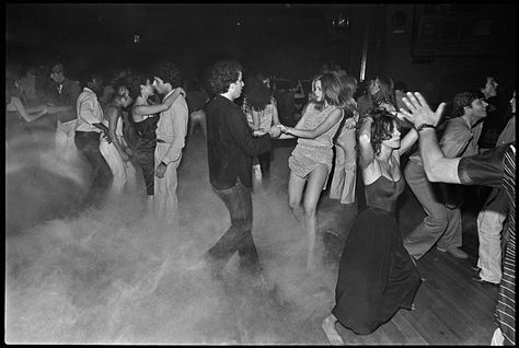 Xenon Fog Floor New York Dance, Paradise Garage, Dance Clubs, Nightclub Design, Design Club, Rare Historical Photos, Night Fever, People Dancing, Studio 54