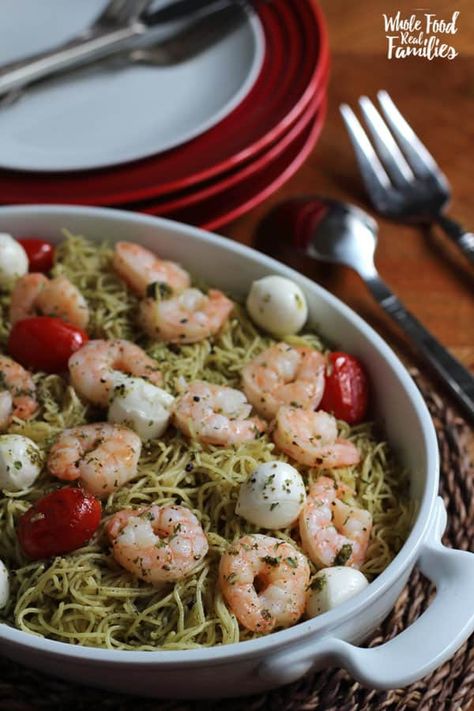 Shrimp Caprese, Easy Shrimp Pasta, Decadent Dinner, Pesto Shrimp, Caprese Recipes, Resep Pasta, Caprese Pasta, Italian Pasta Recipes, Easy Shrimp