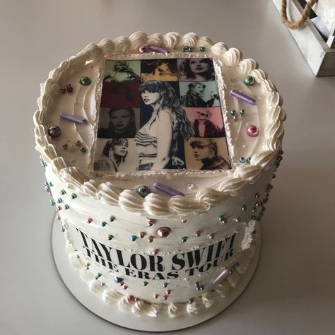 Bolo Taylor Swift, Taylor Swift Bday, Taylor Swift Cake, Taylor Swift Birthday Party Ideas, Nursing Cake, Taylor Swift Birthday Party, Taylor Swift Party, Taylor Swift Birthday, Cake Aesthetic