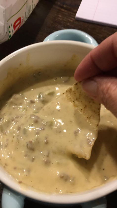 Green Chile Cheese Dip - Easy DIY Recipes Green Chili Cheese Fries, Green Chili Cheese Dip, Chile Cheese Dip, Chilli Cheese Dip, Green Chili Dip, Green Chile Queso, Southwestern Dishes, Low Sodium Cheese, Cheese Dip Crock Pot