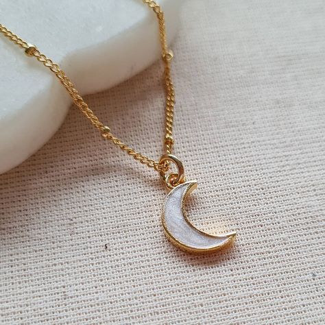 Moon Charm Necklace, Cresent Moon Necklace, Dna Necklace, Dainty Moon Necklace, Pretty Moon, Crescent Pendant, Celestial Magic, Neck Pieces Jewelry, Gold Moon Necklace