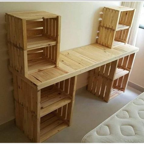 Diy Crate Desk, Diy Small Table Easy, Woodworking Projects Ideas, Crate Diy, Crate Shelves, Amazing Woodworking, Pallet Decor, Crate Furniture, Diy Furniture Easy