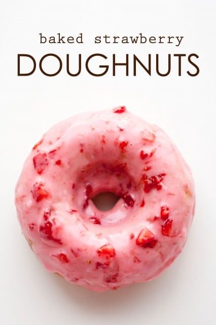 Strawberry Doughnut, Beaux Desserts, Baked Doughnuts, Strawberry Donuts, Strawberry Glaze, Torte Cupcake, Baked Strawberries, Doughnut Recipe, Cooking Classy