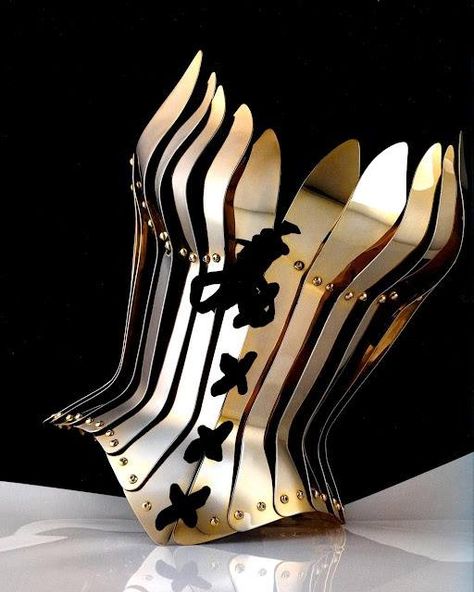 Thierry Mugler (designer) Corset Fashion, Corsets And Bustiers, Futuristic Fashion, Thierry Mugler, Corset Lingerie, Elegantes Outfit, Glamour Fashion, Mode Vintage, Couture Collection