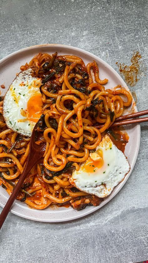 Verna | London eats & homecook (@vernahungrybanana) posted on Instagram: “📍#noodles // *the* best kimchi udon I’ve ever made. And I’ve made this a lot of times, but this is new and improved and I can’t wait for…” • Apr 13, 2022 at 9:40pm UTC Tantanmen Ramen Recipe, Kimchi Udon, Ramen Egg Recipe, Chinese Noodle Dishes, Udon Noodles Recipe, Easy Chilli, Udon Recipe, Healthy Noodles, Chinese Cooking Wine