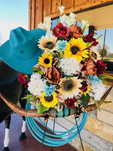 Turquoise Flower Arrangements, Western Flower Arrangements, Graveside Flowers, Turquoise Bouquet, Horse Flower, Buckle Bunny, Floral Projects, Horse Flowers, Unique Floral Arrangements