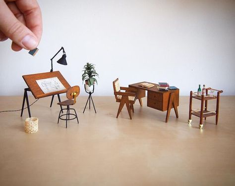 Miniature Office, Architecture Instagram, Crea Fimo, Family Series, Mini Office, Dream Office, Office Layout, Miniature Rooms, Modern Dollhouse