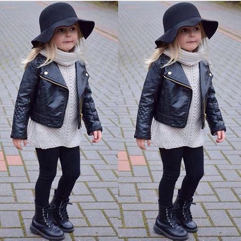 ac5dab2e99eee9cf9ec672e383691302desc52896429ri Kids Leather Jackets, Baby Mode, Trendy Kids, Winter Girls, Baby Outfits, Kids Outfits Girls, Fashion Kids, Kids Fashion Girl