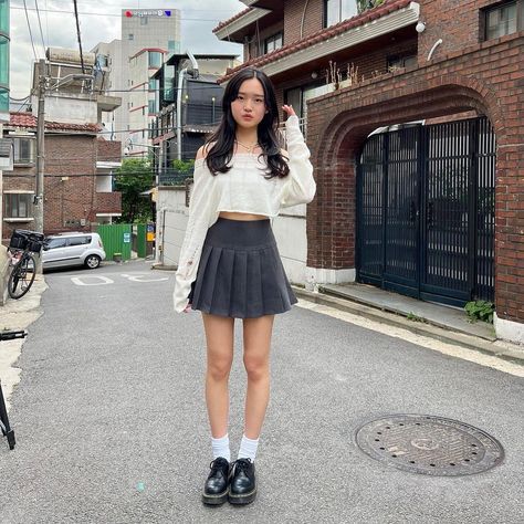 tracy sohn Cute Outfits Korean, Korean Fits, Really Cute Outfits, Basic Outfits, Harajuku Fashion, Fashion Killa, Asian Fashion, Skirt Outfits, Skirt Fashion