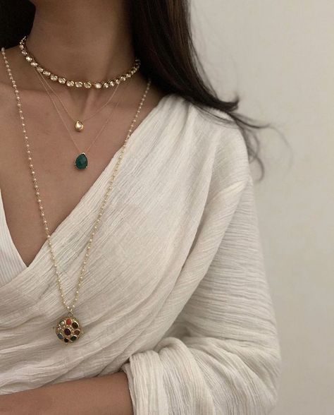 Statement Jewelry Outfit, Vintage Indian Jewelry, Pretty Jewelry Necklaces, Jewelry Set Design, Traditional Indian Outfits, Boyfriend Diy, Indian Jewelry Sets, Indian Aesthetic, Indian Wedding Jewelry