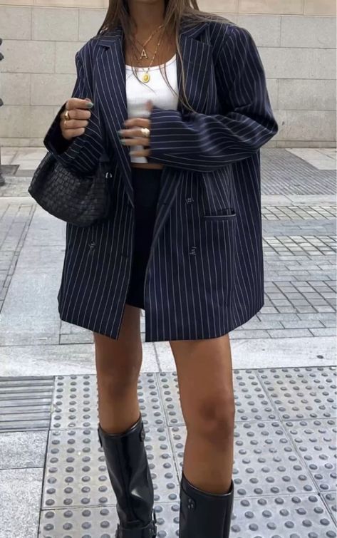 Oversized Pinstripe Blazer Outfit, Striped Suit Women Outfit, Women’s Blazer Outfit With Skirt, Blazer With Mini Skirt, Blazer And Boots Outfit, Navy Blazer Outfit, Grey Oversized Blazer, Striped Blazer Outfit, Navy Blazer Outfits