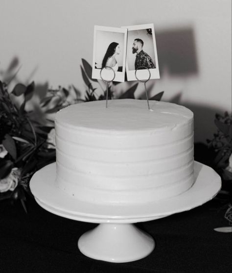 Engagement Cake Minimalist, Minimal Engagement Party, Individual Wedding Cakes For Each Table, Wedding Cakes Minimalist, Small Engagement Party Ideas Simple, Engagement Party Black And White, Minimalist Wedding Cake One Tier, Engagement Party Cake Ideas, Wedding Cake Minimal