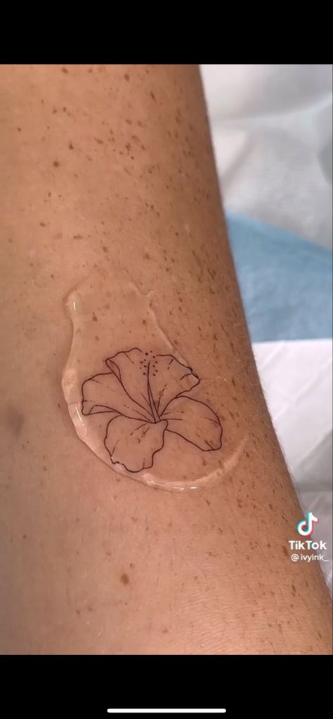 Polynesian Flower Tattoos Women, Flower Of Puerto Rico Tattoo, Flamboyan Tattoo Puerto Rico, Dominican Flower Tattoo, Pr Tattoo Puerto Rico, Puerto Rico Inspired Tattoos, Amapola Tattoo Puerto Rico, Coqui Tattoo Puerto Rico, Puerto Rico Flower Tattoo